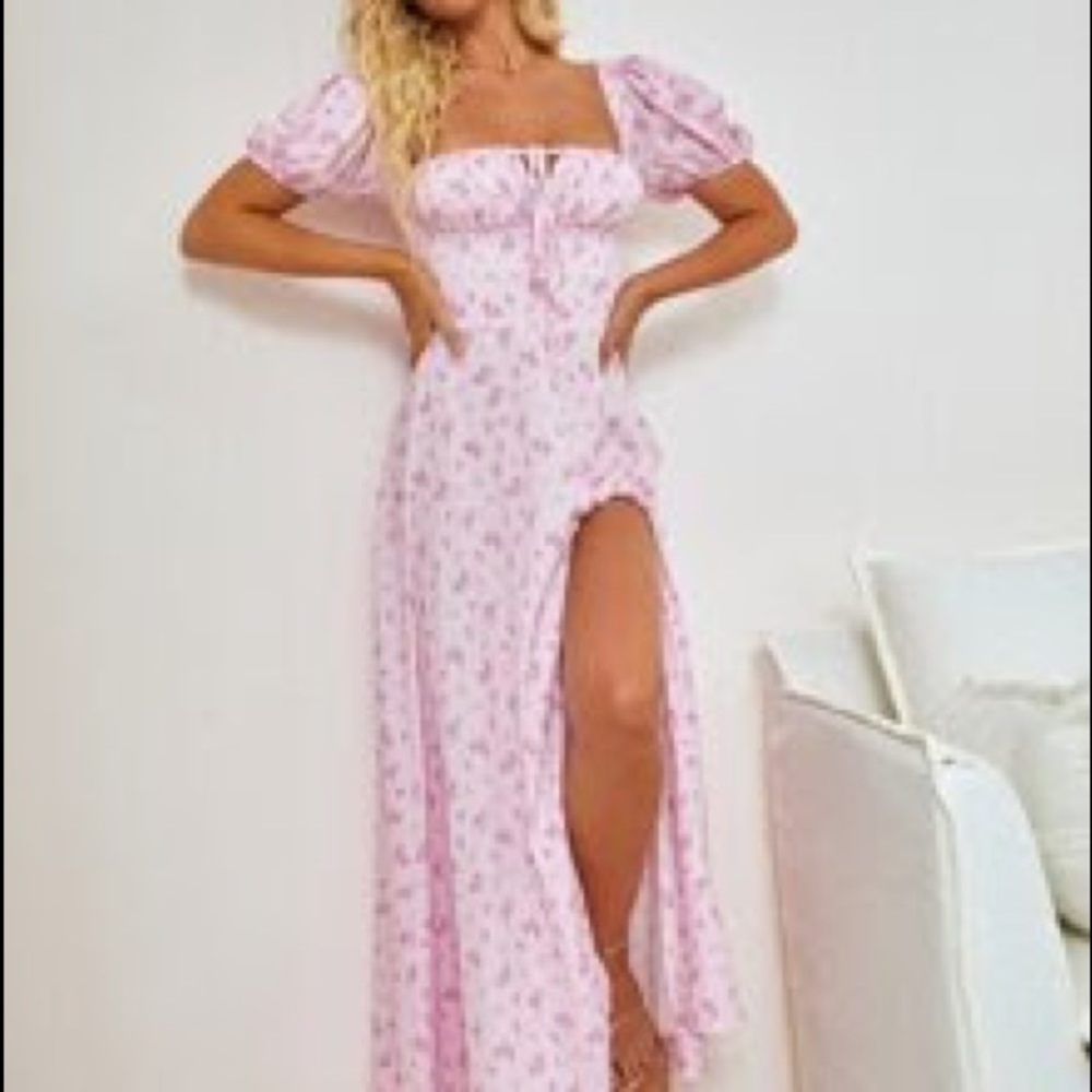 Never worn pink floral dress! Side slit, puff sleeves